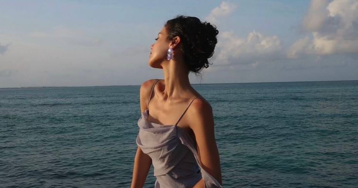 Woman at sea in vacation outfit