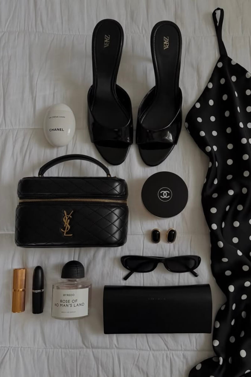 Old money and elegant style outfit detail