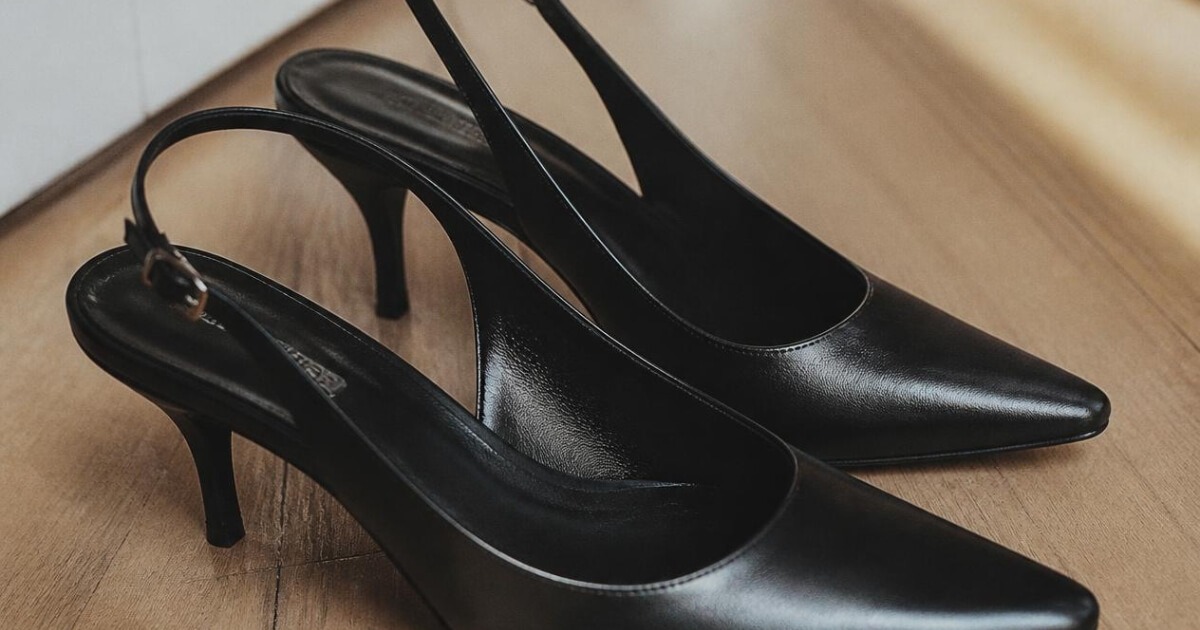 Carolyn Bessette style black slingback shoe detail